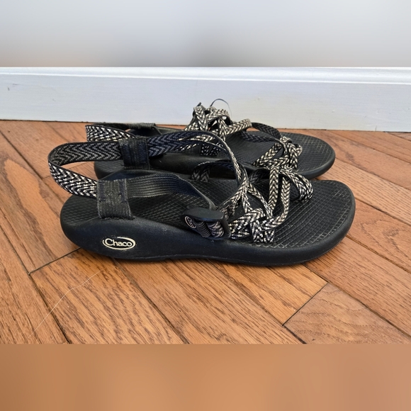 Chaco womens hiking sandals black white 8 - Picture 1 of 5